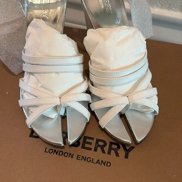 NWT SIZE 36 Burberry White Leather Split-Toe Hove Sandals - Picture 5 of 16